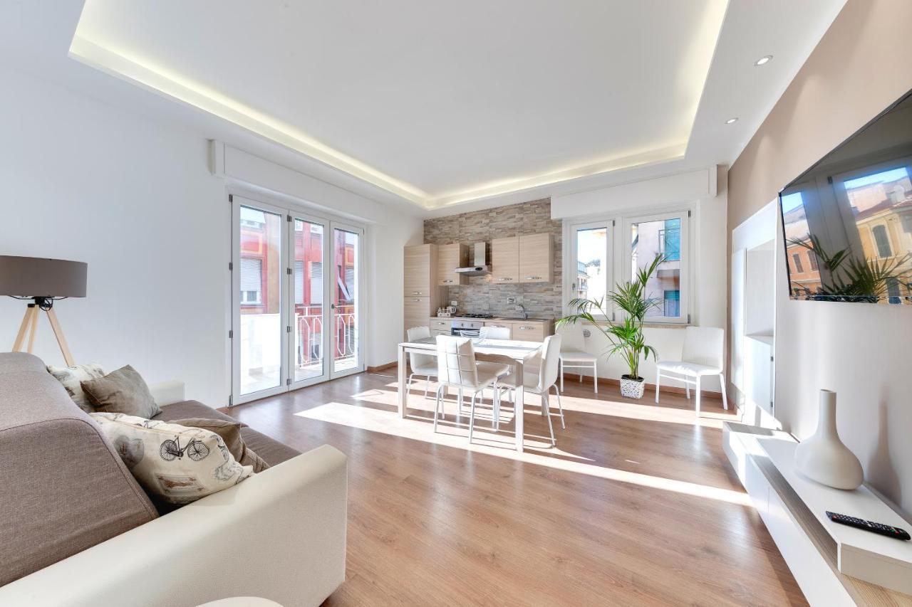 Ariston - Ciclabile Appartamento In Centro Al Mare Con Balcone サンレモ エクステリア 写真